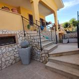 VILLA BIFAMILIARE CON PISCINA DI MQ 200 in Vendita